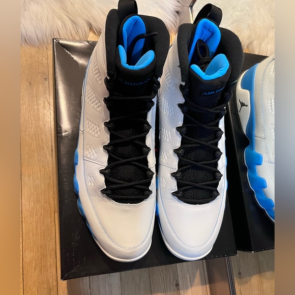 Nike Air Jordan Men’s Retro 1 White/Black/Powder Blue Sneakers - Picture 4 of 11